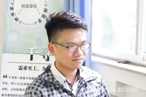 带着家人回校拍毕业照