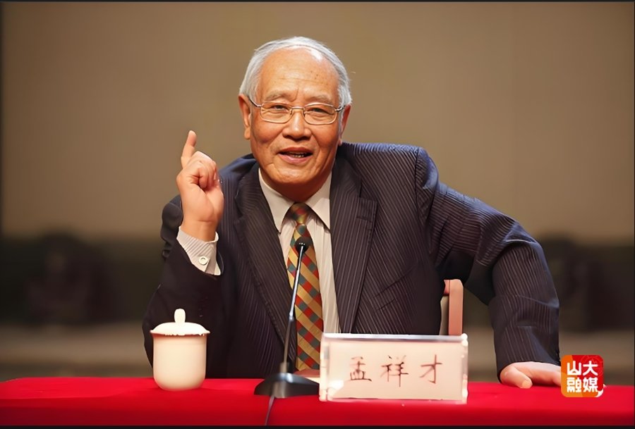 她捧着鲜花