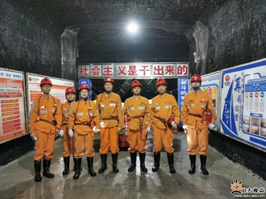 笑得温婉又舒展